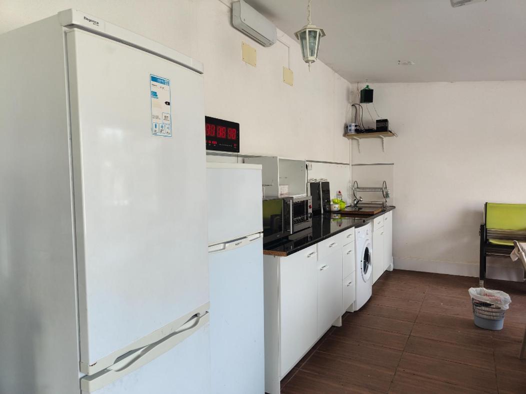 Chalet Con Piscina Y Jacuzzi En Madrid Alquila Habitaciones Algete Exterior foto